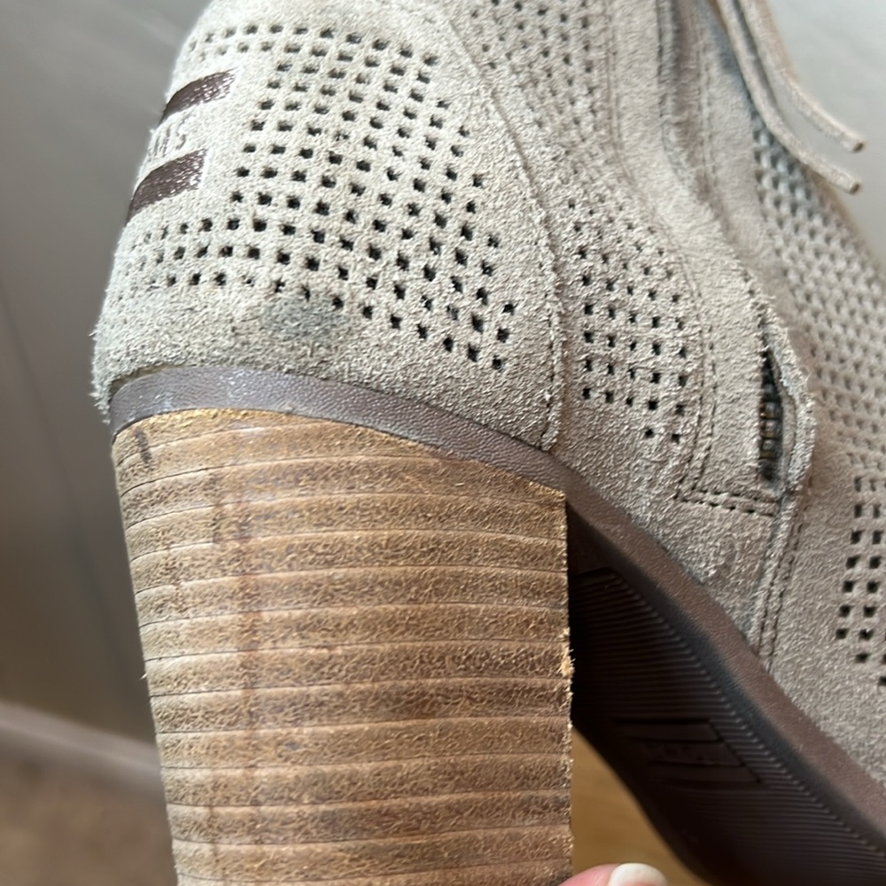 TOMS SUEDE LEATHER CHELSEA BOOTS - Picture 8 of 11